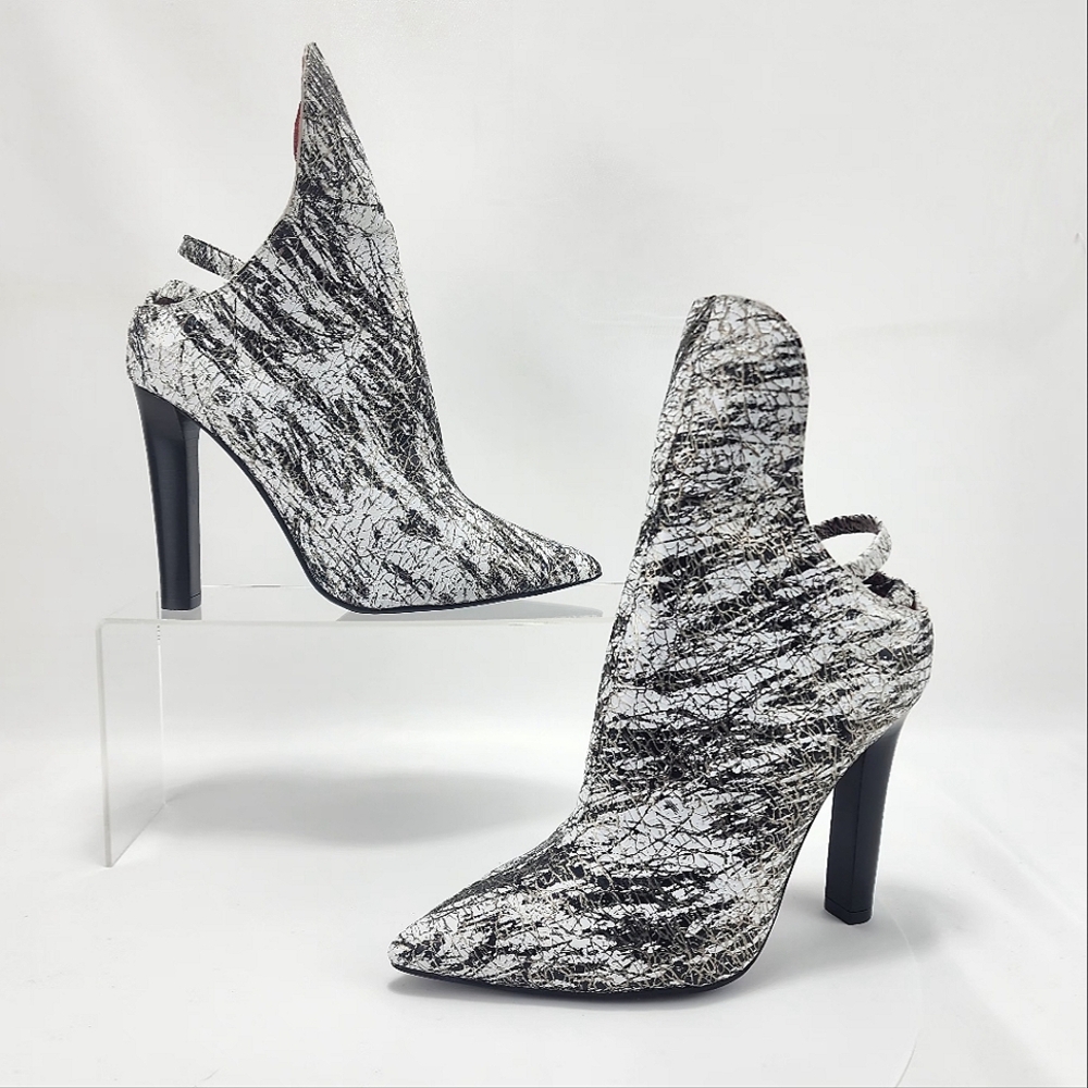 VINTAGE JEFFREY CAMPBELL- Heeled ankle boots, approx. 4.25", White/black, Size 8